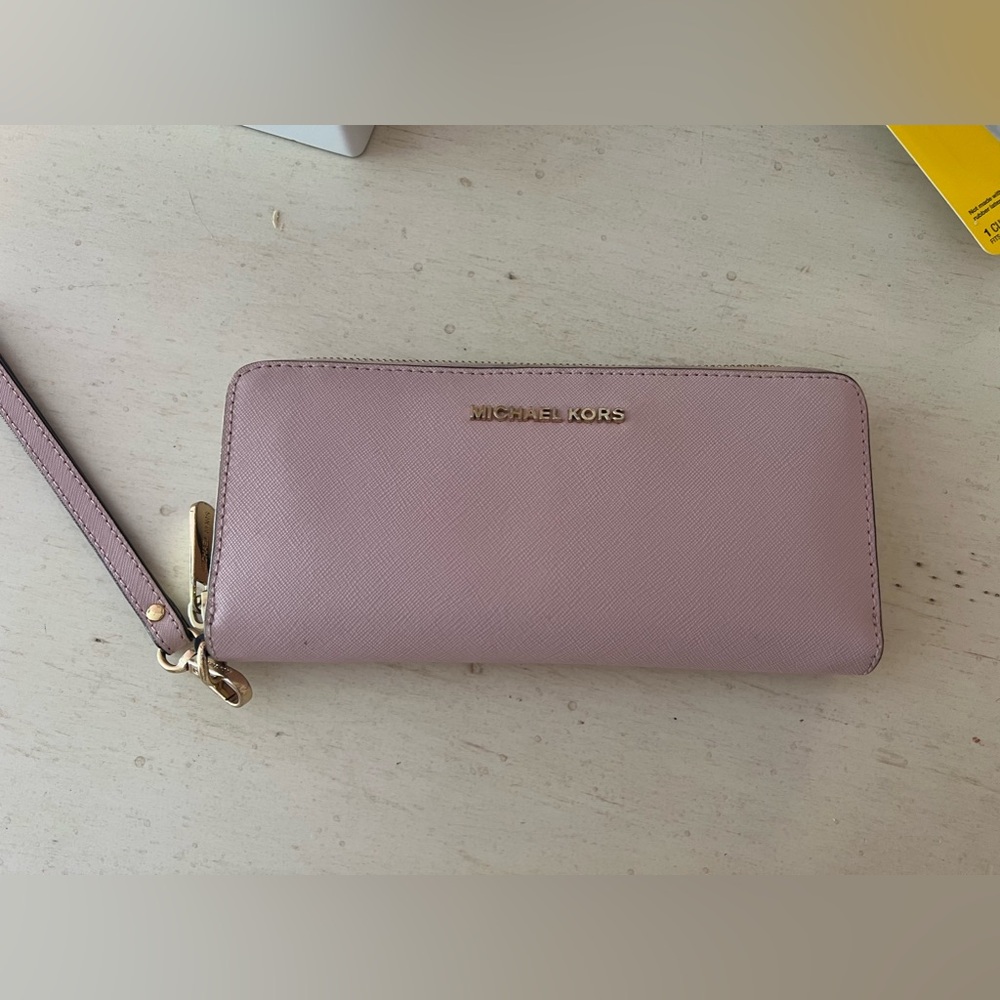 Michael Kors Leather Continental Wristlet - Zip up Wallet